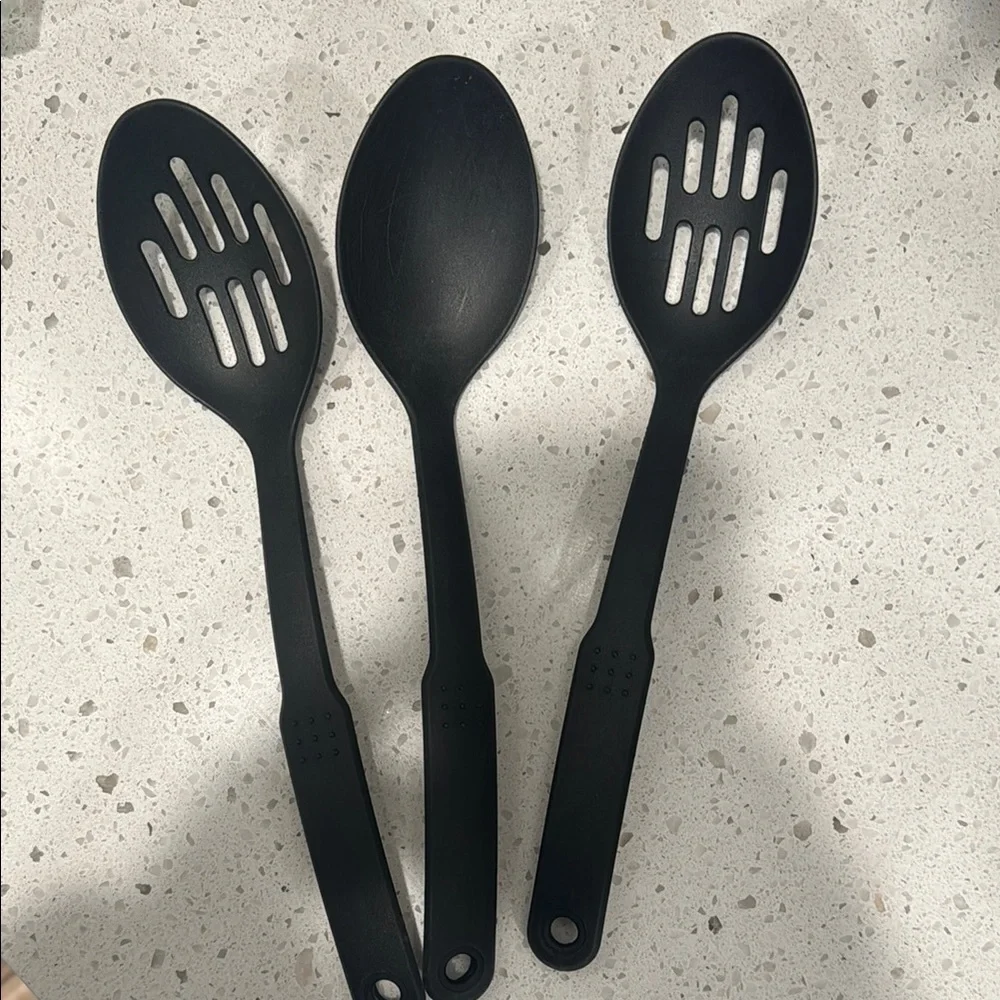 Kitchen utensils. 3 spoons, 1 ladle, 3 spatulas